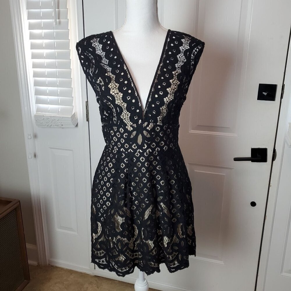 Free People Mini Sheath Dress Womens Small Black Lace‎ Side Zip LBD Plunge Neck